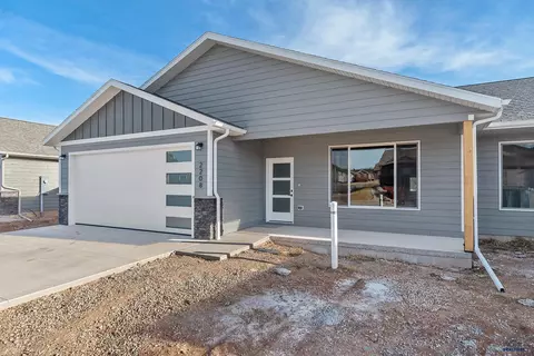 2208 Quartzite Dr, Sturgis, SD 57785 photo 2