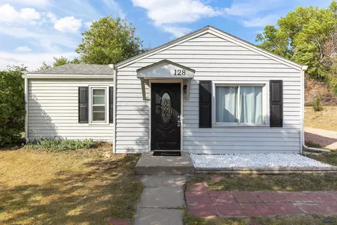 128 Doolittle Dr, Rapid City, SD 57701