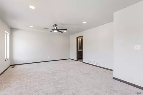 8072 Foley Dr, Summerset, SD 57769 photo 9
