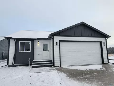 5602 Coal Bank Dr, Rapid City, SD 57701
