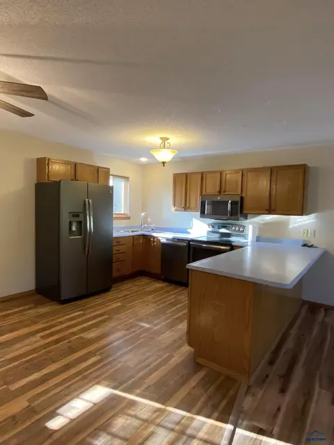 1007 S 35th St, Spearfish, SD 57783 photo 2