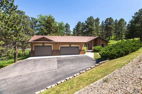 4502 Carriage Hills Dr, Rapid City, SD 57702