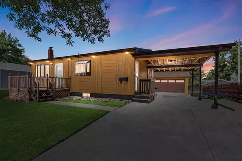 710 Wayside Dr, Rapid City, SD 57702
