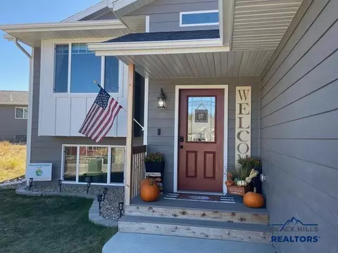 1065 Quinn Dr, Hill City, SD 57745