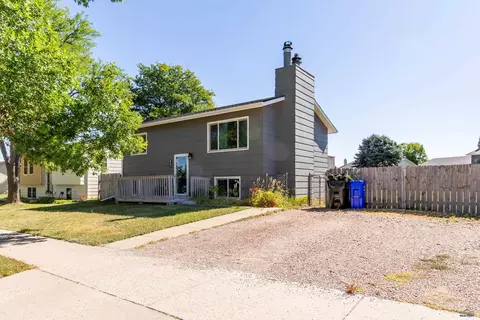 617 Seahawk Dr, Rapid City, SD 57701