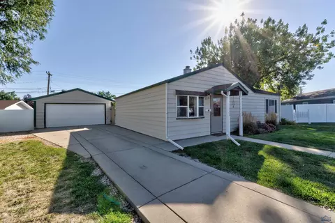 353 E St Anne, Rapid City, SD 57701