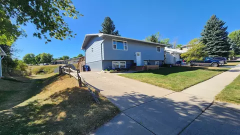 2613 Cameron Dr, Rapid City, SD 57702