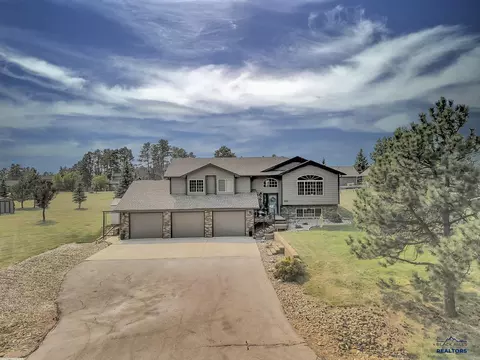 8505 Heather Dr, Rapid City, SD 57702
