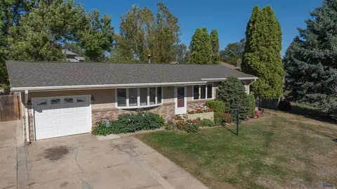 4402 Bellewood Dr, Rapid City, SD 57702