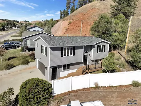 1940 Hillsview Dr, Rapid City, SD 57702