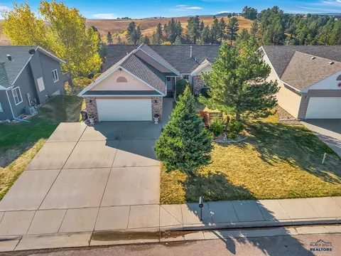 1343 Edinborough Dr, Rapid City, SD 57702