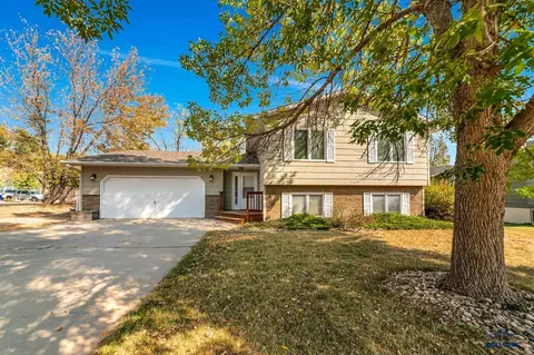 1302 Burns Dr, Rapid City, SD 57702