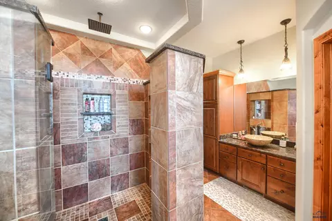 Bath - 11850 Valley View Dr, Spearfish, SD 57783 photo 2 of 4