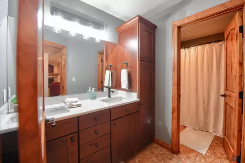 Bath - 11850 Valley View Dr, Spearfish, SD 57783 photo 3 of 4
