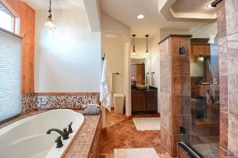 Bath - 11850 Valley View Dr, Spearfish, SD 57783 photo 1 of 4