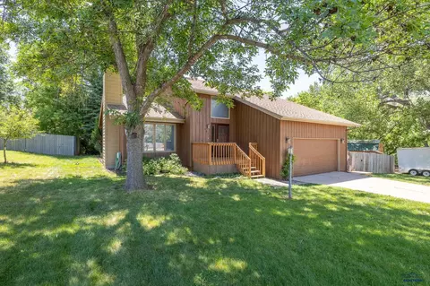 3011 Country Club Ct, Rapid City, SD 57702