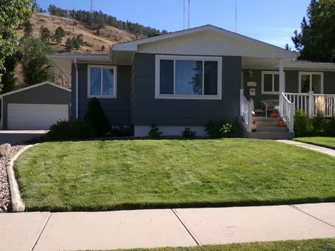2201 Janet St, Rapid City, SD 57702