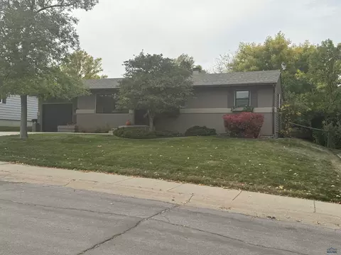 2721 Lynnwood Dr, Rapid City, SD 57701