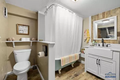 Bath - 708 Wright St, Custer, SD 57730 photo 2 of 2