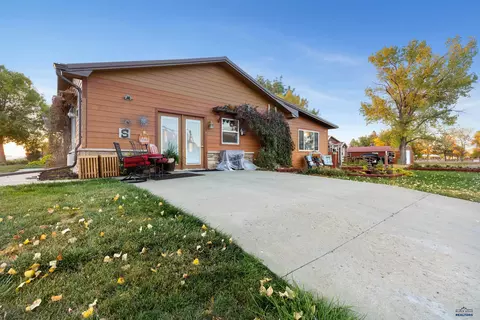 212 W 4th Ave, Wall, SD 57790 photo 6