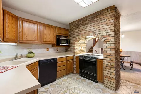 212 W 4th Ave, Wall, SD 57790 photo 13