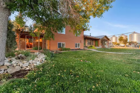 212 W 4th Ave, Wall, SD 57790 photo 4