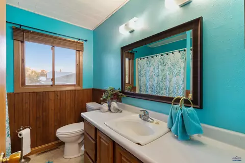 212 W 4th Ave, Wall, SD 57790 photo 23
