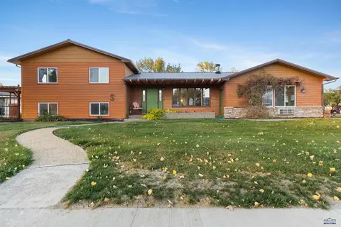 212 W 4th Ave, Wall, SD 57790 photo 3