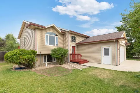 2908 Hoefer Ave, Rapid City, SD 57701 photo 1