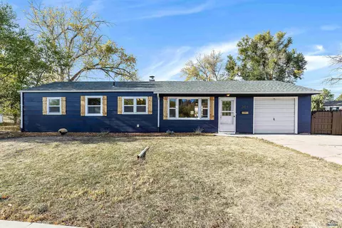 2423 Oak Ave, Rapid City, SD 57701