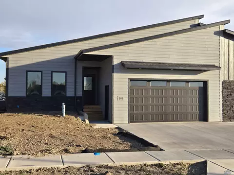808 Petros Dr, Rapid City, SD 57701