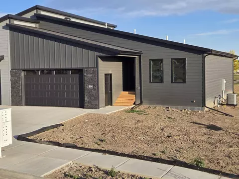 804 Petros Dr, Rapid City, SD 57701