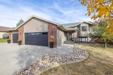 5108 Coal Bank Dr, Rapid City, SD 57701