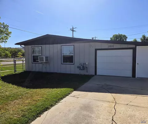 3201 W St Cloud, Rapid City, SD 57702