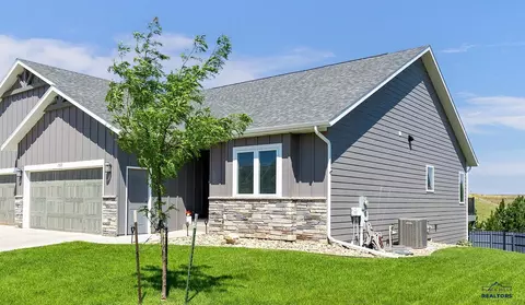 1528 Oxford Ct, Rapid City, SD 57701