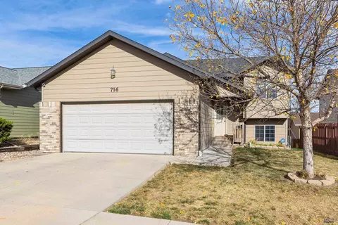 716 Country Rd W, Rapid City, SD 57701