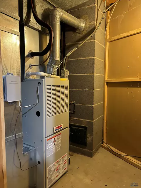 2027 10th Ave, Belle Fourche, SD 57717 photo 17