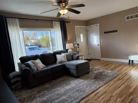 2027 10th Ave, Belle Fourche, SD 57717 photo 3