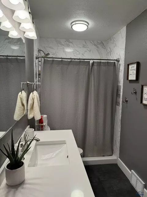 2027 10th Ave, Belle Fourche, SD 57717 photo 6