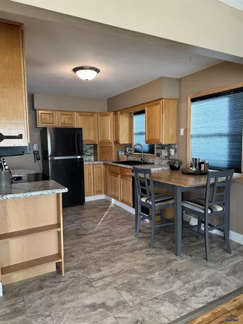 2027 10th Ave, Belle Fourche, SD 57717 photo 4