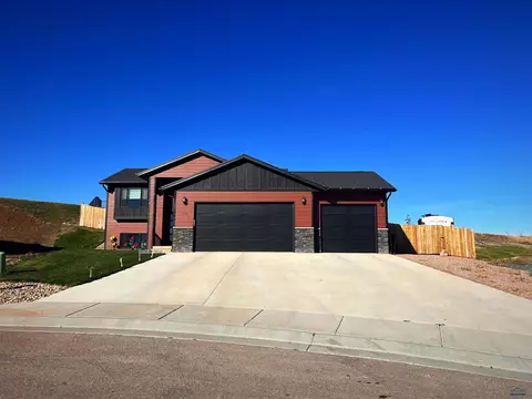 5239 Chalkstone Dr, Rapid City, SD 57701