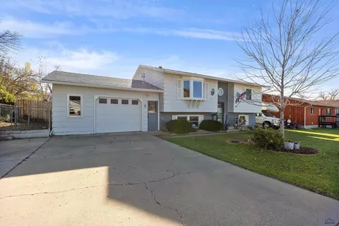 713 E Hudson St, Spearfish, SD 57783 photo 2