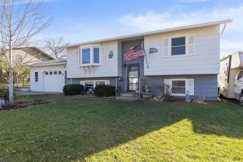 713 E Hudson St, Spearfish, SD 57783 photo 1