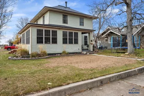 920 6th Ave, Belle Fourche, SD 57717 photo 2