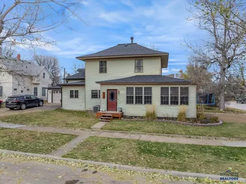 920 6th Ave, Belle Fourche, SD 57717 photo 1