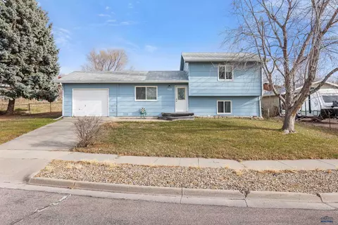 1733 Hughes Ct, Rapid City, SD 57703