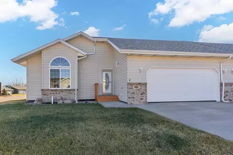 901 Nicole St, Rapid City, SD 57701