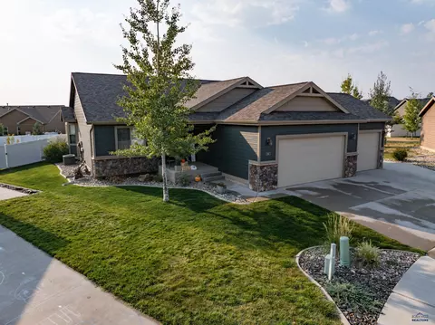 6222 Poppy Ct, Rapid City, SD 57702