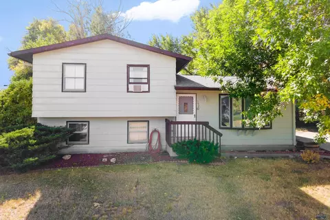 1922 Galaxy Dr, Rapid City, SD 57701