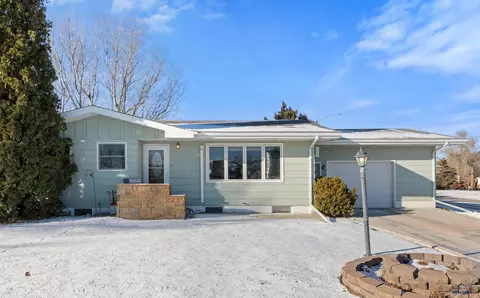 402 Harold St, Wall, SD 57790